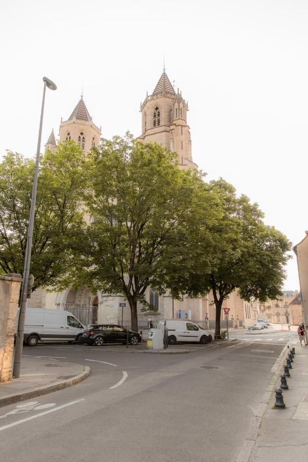 Suite Romanee 6 Personnes Vue Cathedrale 2 Places De Parking Dijon Exteriér fotografie
