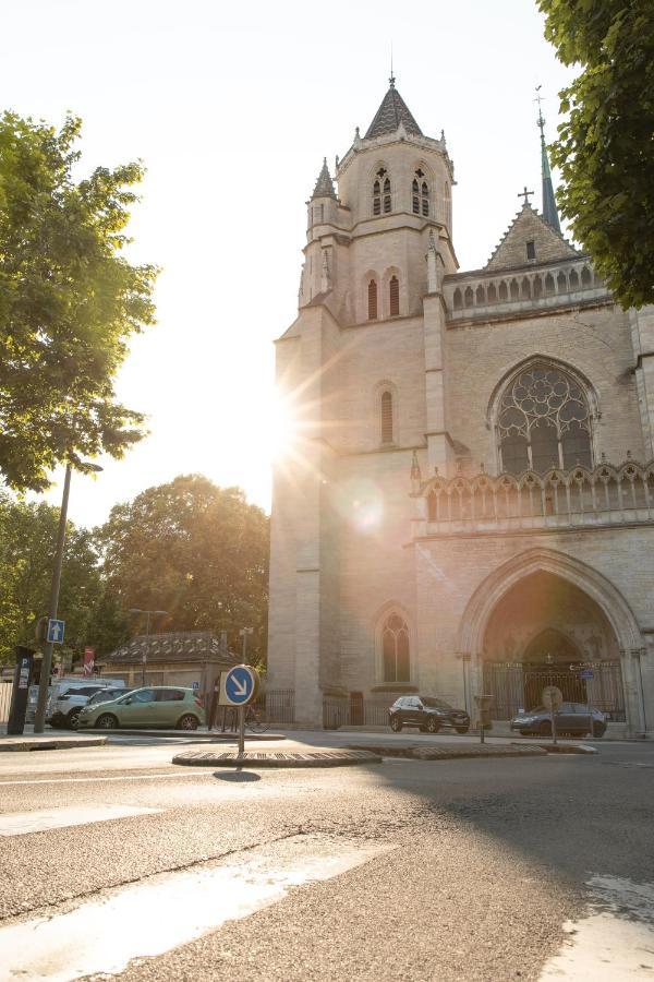 Suite Romanee 6 Personnes Vue Cathedrale 2 Places De Parking Dijon Exteriér fotografie